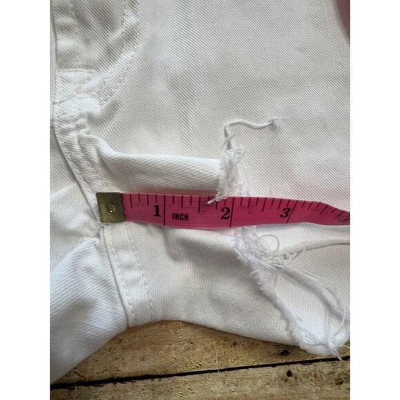 7 For All Mankind White Denim Cut Off Shorts Size 28 - Picture 8 of 10
